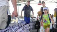 Украинских беженцев решили разбросать по России